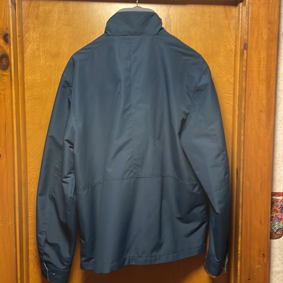Weatherproof, light weight, mens medium jacket. - Picture 2 of 3
